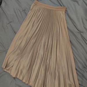 H&M Pleated Knee-length skirt